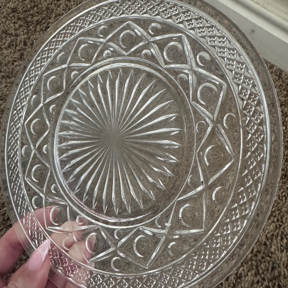 Intricate Clear Glass Plate - Picture 2 of 2